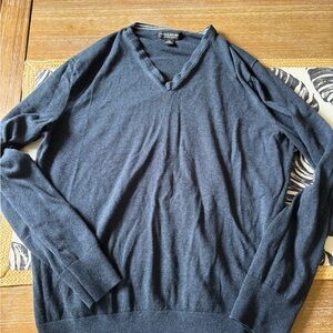 Banana republic men’s v-neck sweater